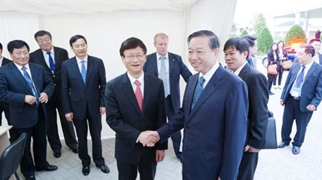 Bộ trưởng Tô Lâm hội kiến đồng chí Mạnh Kiến Trụ, Ủy viên Bộ Chính trị, Bí thư Ban chính pháp Trung ương Đảng Cộng sản Trung Quốc. 